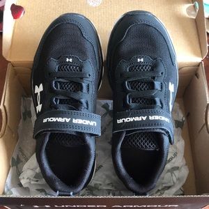 Boys size 13 tennis shoe.  NEW.